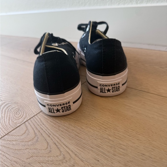 CONVERSE Chuck Taylor All Star Lift Platform Womens Low Top Shoes - Picture 2 of 6